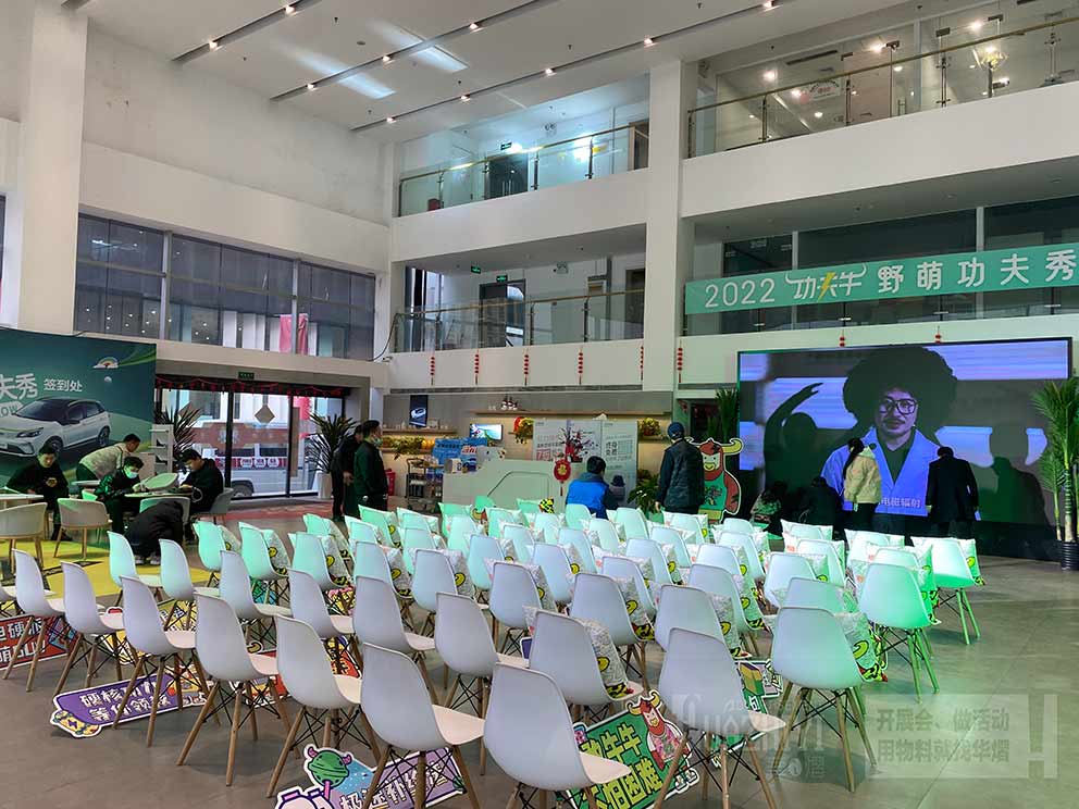 伊姆斯桌椅租賃現場注重舒適性和實用性