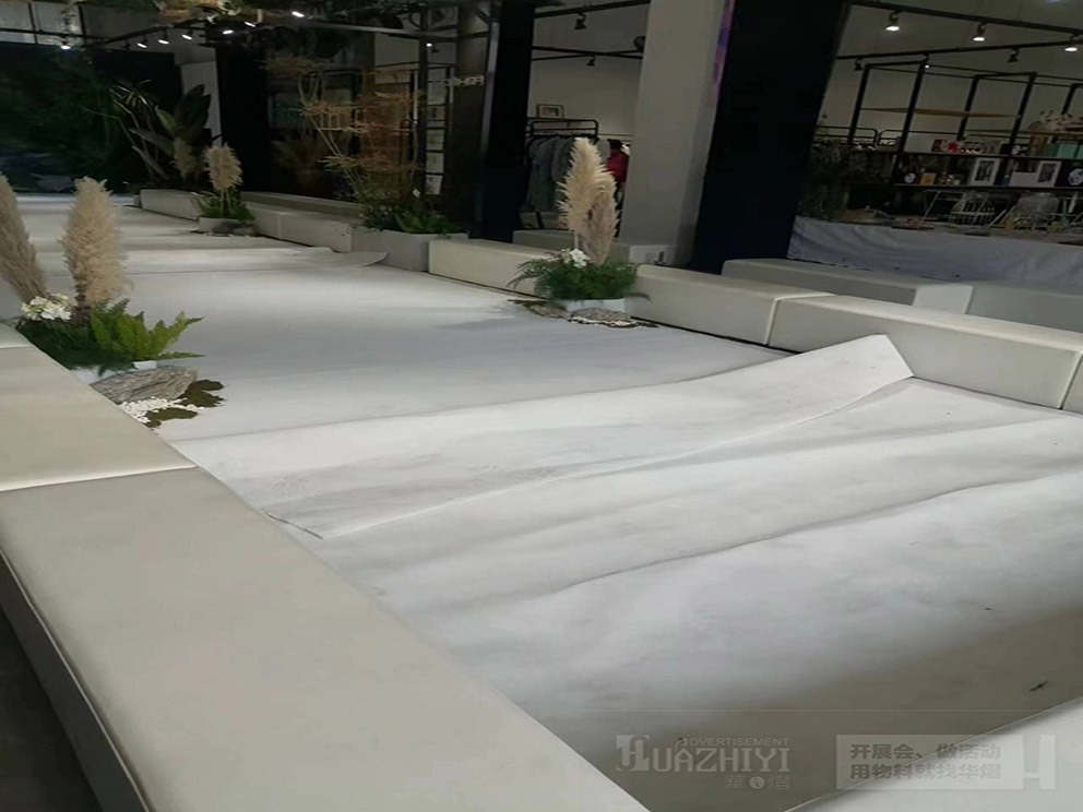 沙發(fā)條出租是靈活舒適的活動新選擇
