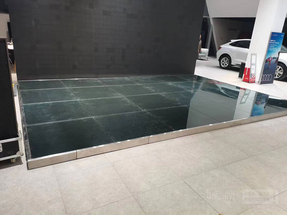 豐之元玻璃地臺現場鋪設