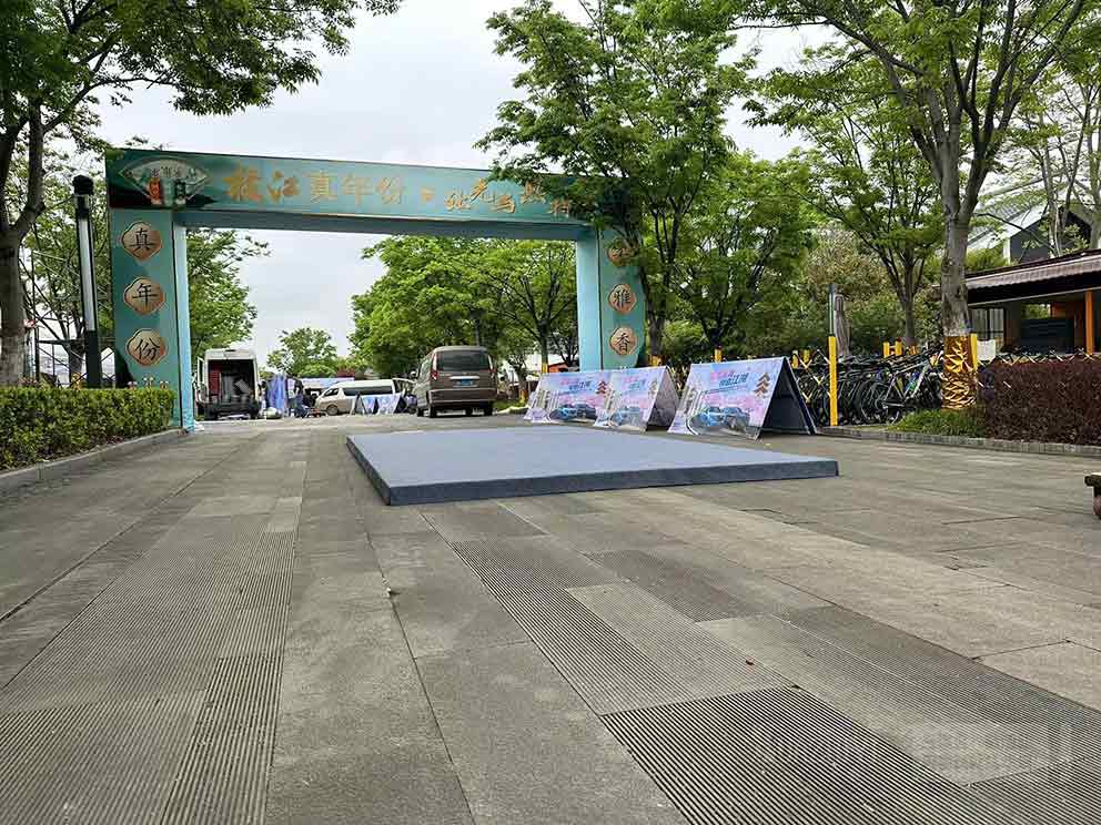 汽車品牌展車使用華熠地臺租賃有很多優點