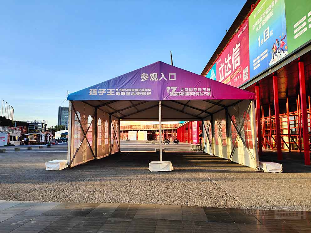 開(kāi)封展銷會(huì)篷房租賃廠家的篷房在各類展會(huì)和展銷活動(dòng)中扮演著重要的角色
