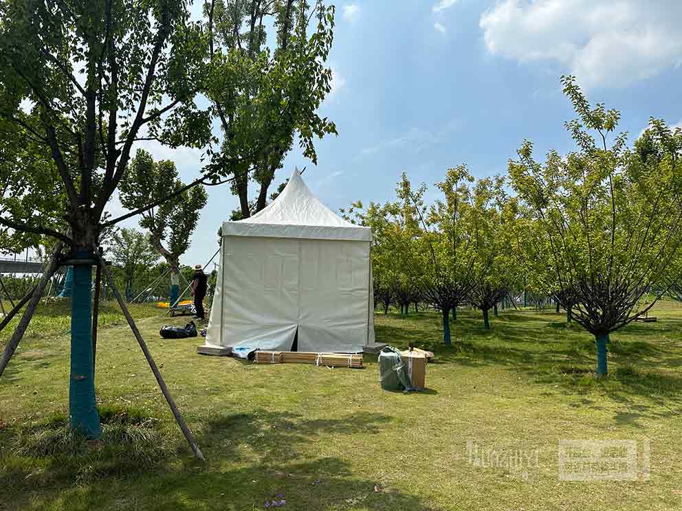 鄭州篷房租賃搭建電音節(jié)尖頂篷房作為休息室來使用