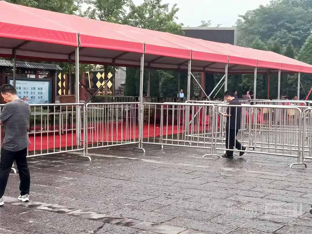 鄭州鐵馬護(hù)欄出租提供登封文化節(jié)現(xiàn)場護(hù)欄