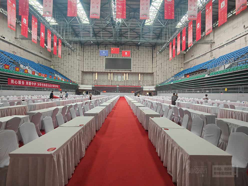 2024“挑戰杯”河南大學生創業計劃競賽現場的桌椅由鄭州桌椅租賃廠家提供