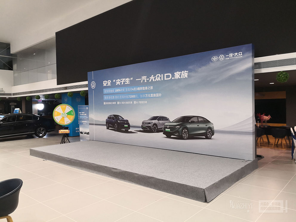 鄭州舞臺搭建配套桁架配套可以組成一個(gè)展示的平臺
