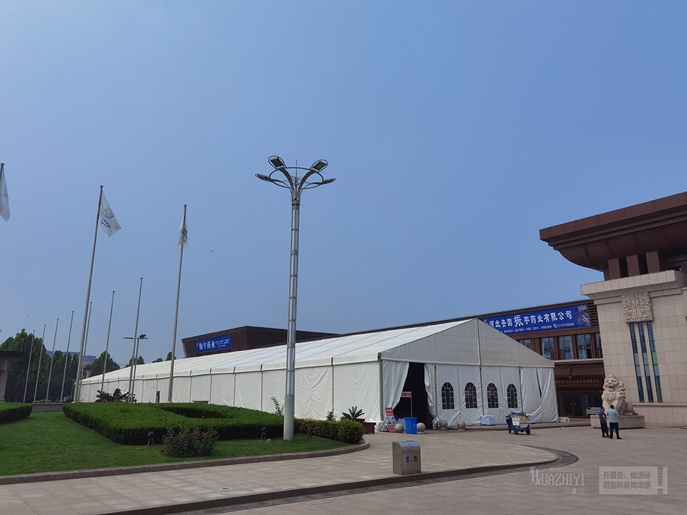 鄭州篷房出租廠家此次搭建了安國市中醫(yī)藥展展銷會大跨度篷房