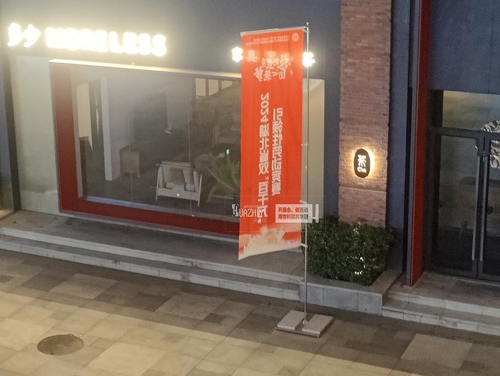 鄭州道旗出租在陽(yáng)光下隨風(fēng)飄動(dòng),宣傳效果良好