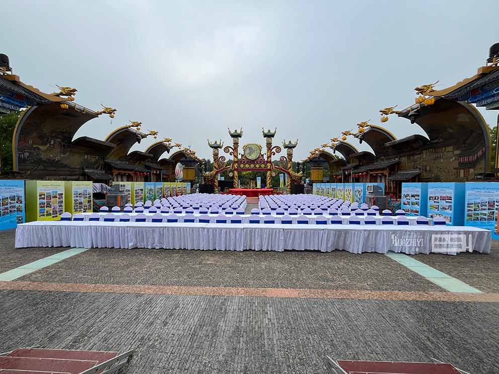 開封桌椅出租在陰雨天氣會對活動現(xiàn)場進行保護