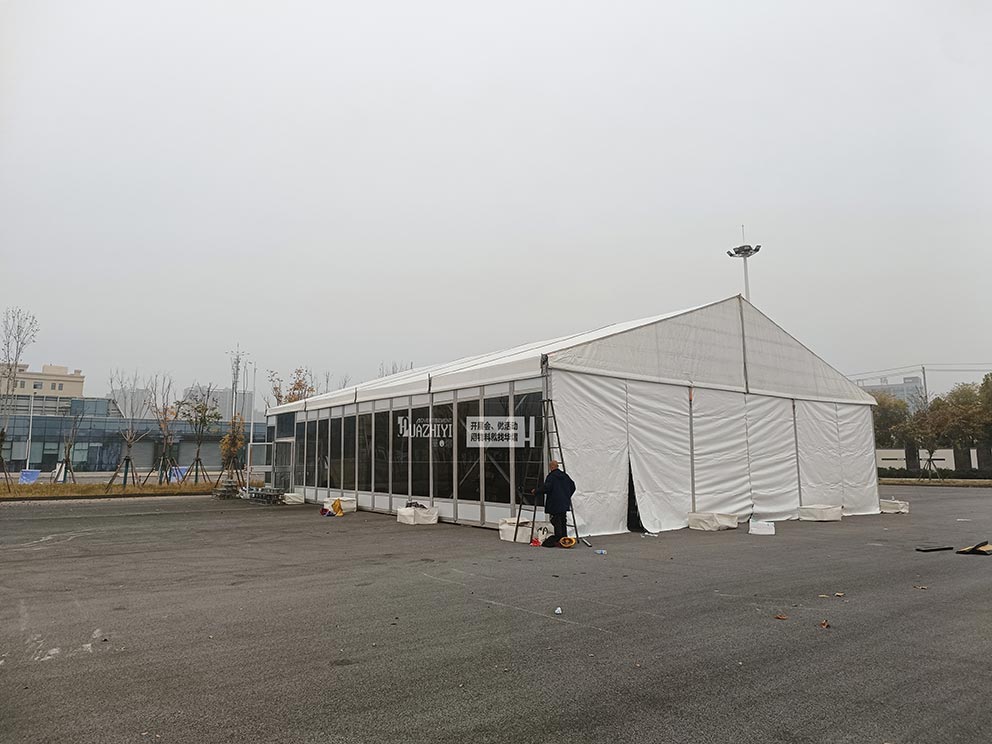 鄭州篷房搭建的玻璃篷房用作汽車臨時(shí)展廳很合適