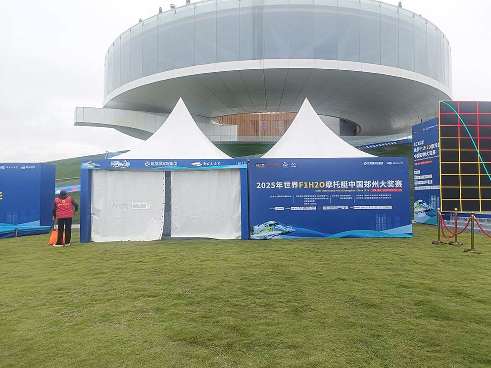 2025年世界F1H2O摩托艇中國(guó)鄭州大獎(jiǎng)賽，華熠鐵馬護(hù)欄篷房出租進(jìn)行布場(chǎng)