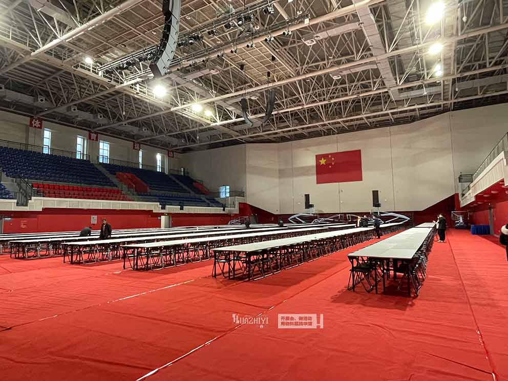 鄭州輕工業學院校園活動，華熠桌椅租賃進行布場