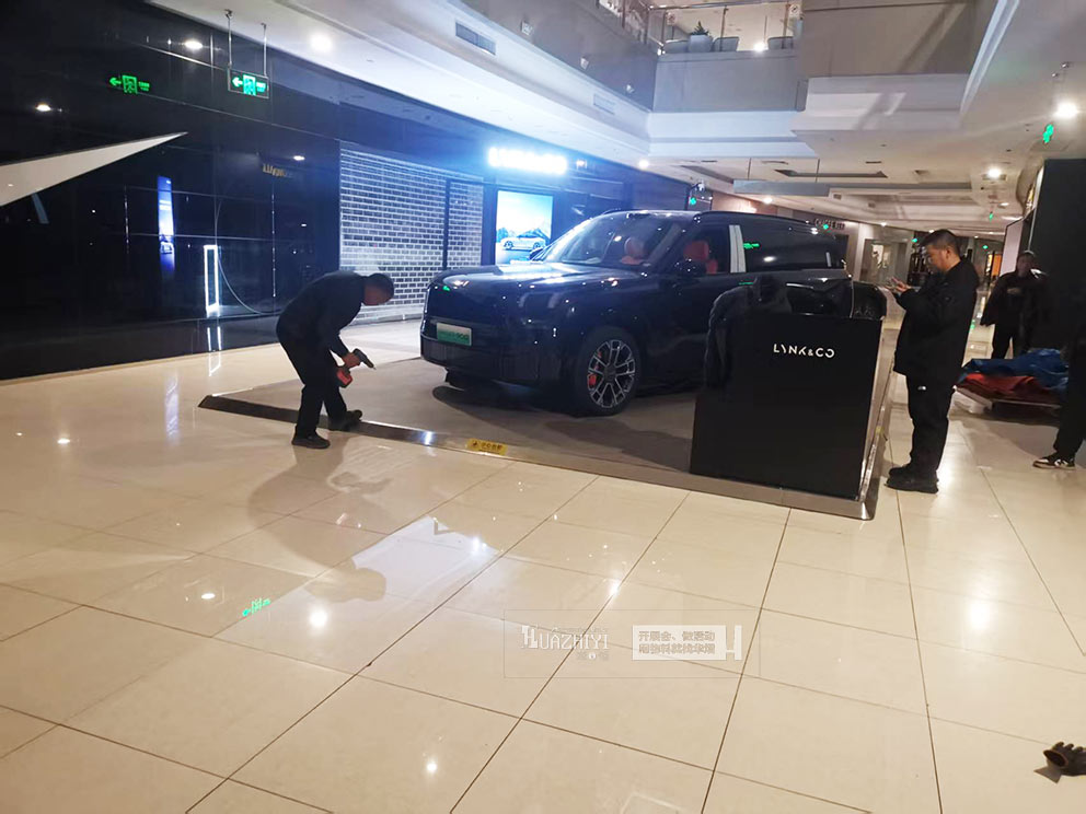鄭州車展地臺租賃：防滑耐磨易清潔，提升展臺質感